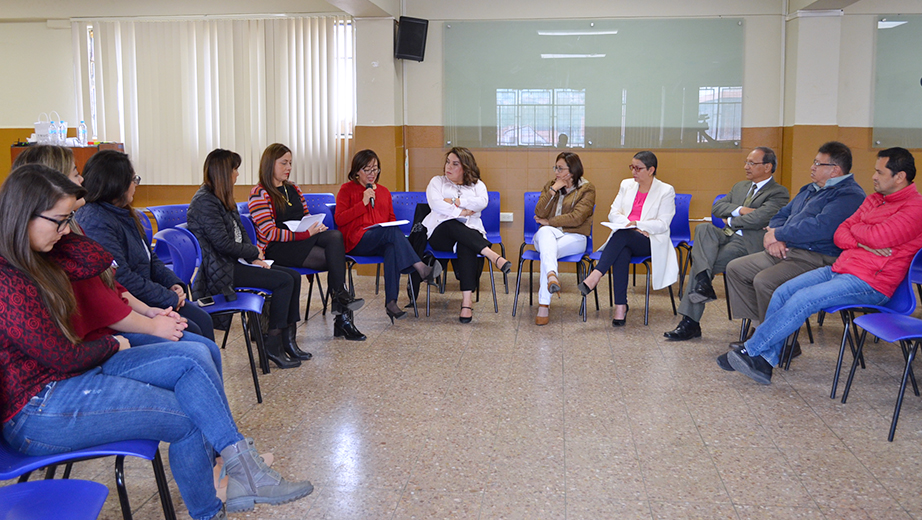 Un grupo de docentes e investigadoras se reunieron para dialogar y reflexionar sobre el rol de la mujer en la academia