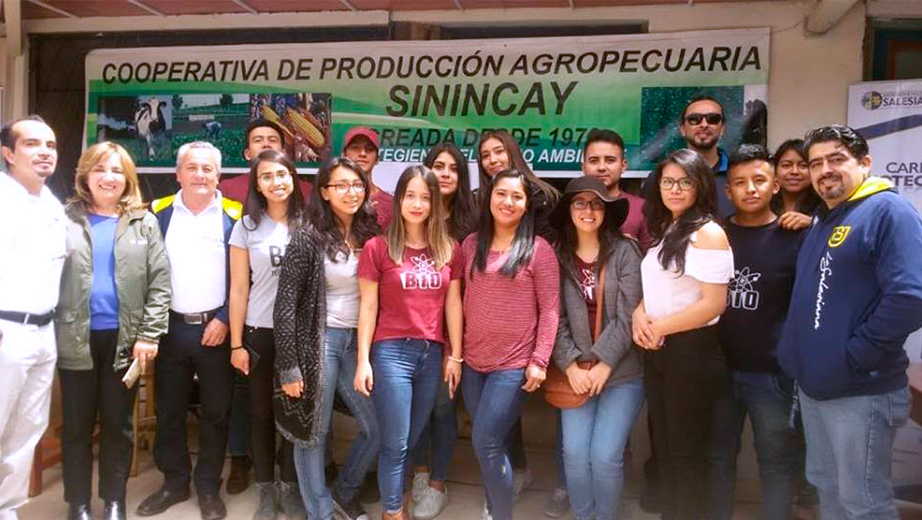 Grupo de estudiantes que fueron parte del proyecto de vinculación con la sociedad