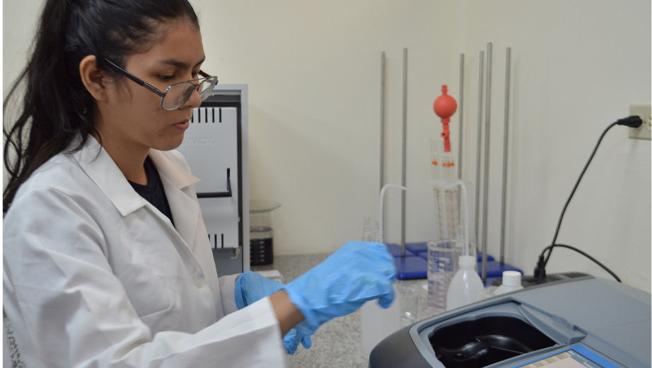 Participants in the chemistry lab