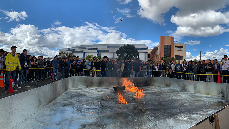 Batalla de Fire Bots realizado en las instalaciones de la Sede Cuenca