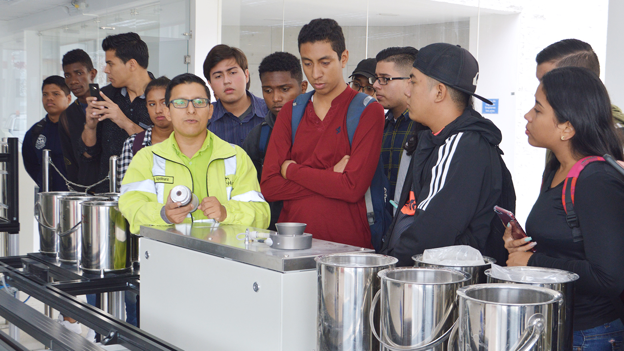 Students visiting Holcim Ecuador