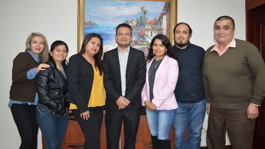 (De Izq.) Miguel Araque, Carlos Ulloa,  Karina Pazmiño, Ramón Pérez, Daniela García, Deysi Chicaiza y Patricia Quiroz