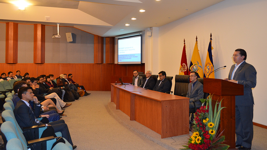 P. Juan Cárdenas, durante su intervención