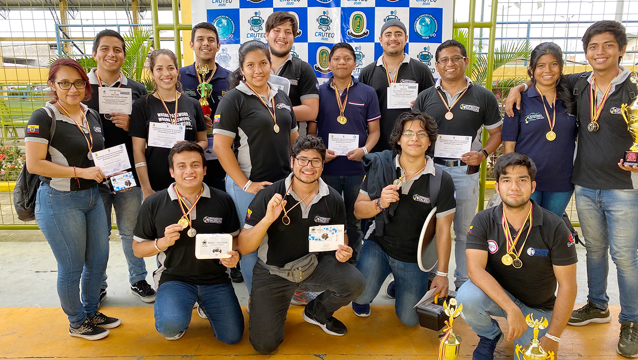 Integrantes del club de Robótica de la sede Guayaquil ganadores del CRUTEQ 2020