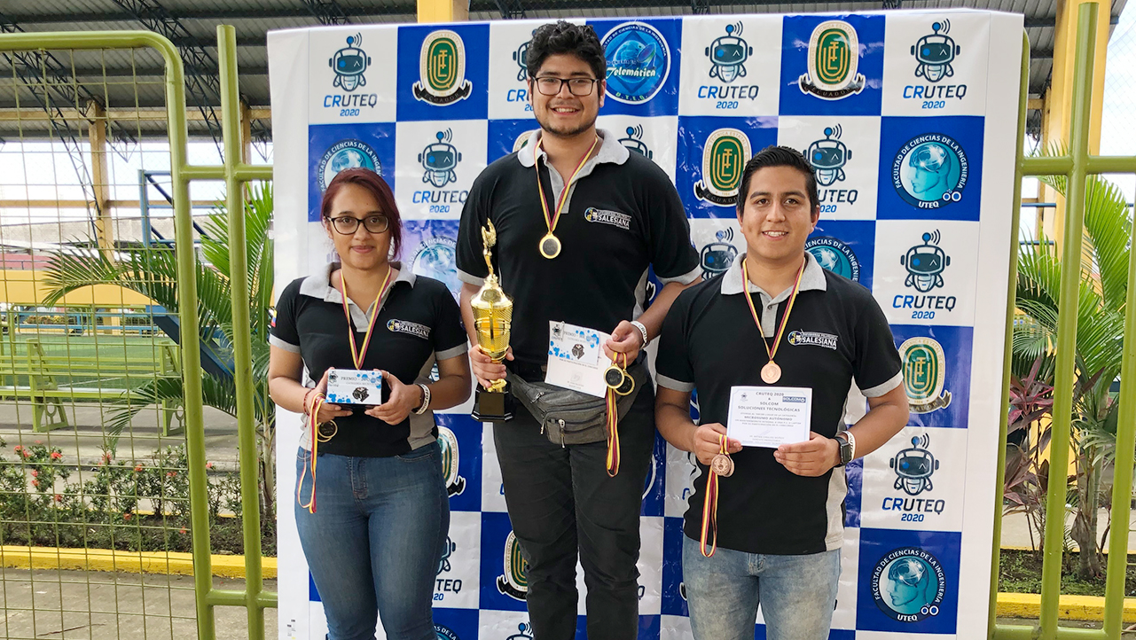 Estudiantes de la UPS ganan el primer y tercer lugar del torneo mini-sumo autónomo