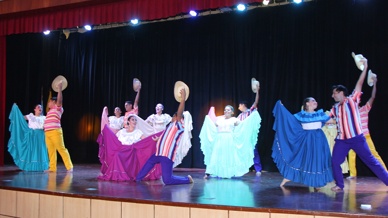 Presentación del Ballet Folclórico de la ESPOL