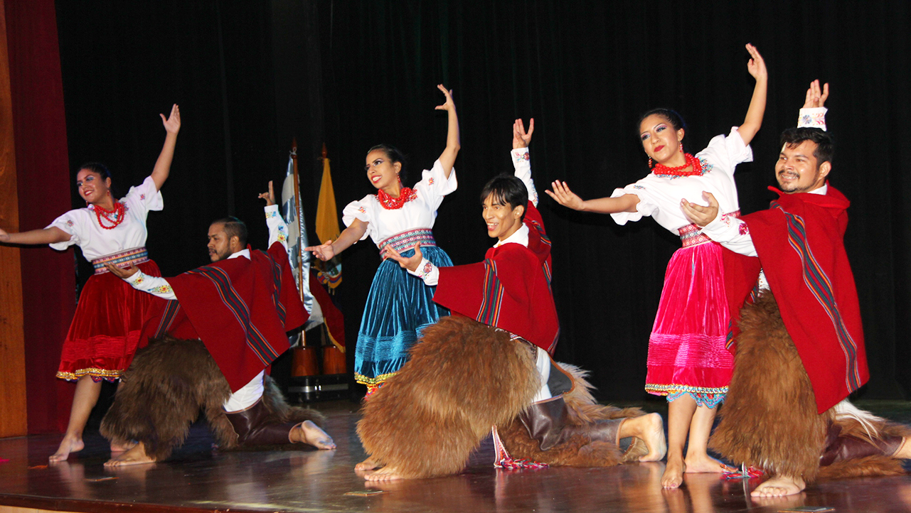 El ballet folclórico Ayawayra de la sede Guayaquil durante su presentación