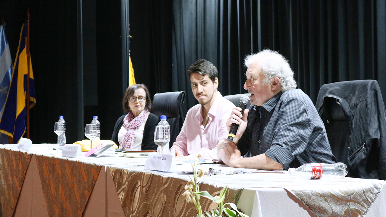 Oscar Zack, psicoanalista argentino durante su intervención