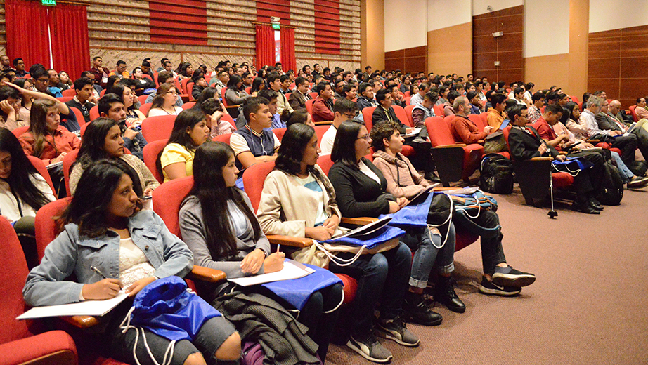 Students and professors who attended the SmartTech-IC 2019