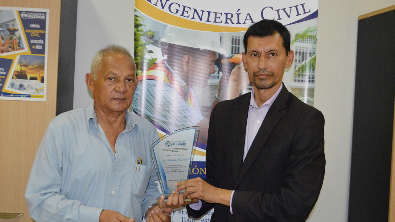 Reconocimiento al expositor de la conferencia, Blas Cruz