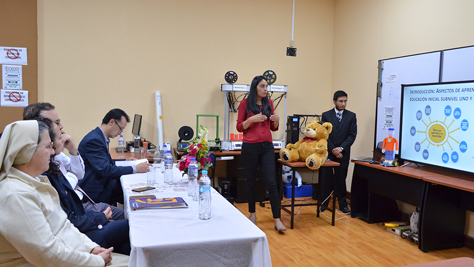 Presentación del proyecto de asistente robótico por parte de Liliana Matute y Carlos Contreras