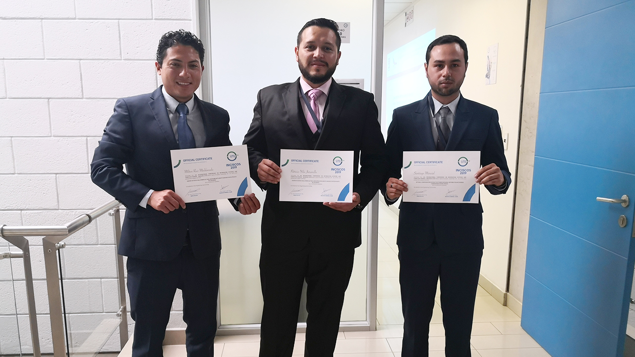 (De izq.) Milton Ruiz, Patricio Yela y Santiago Marcial, estudiantes de Electricidad de la sede Quito