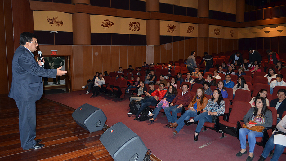 César Vásquez, durante el discurso de clausura