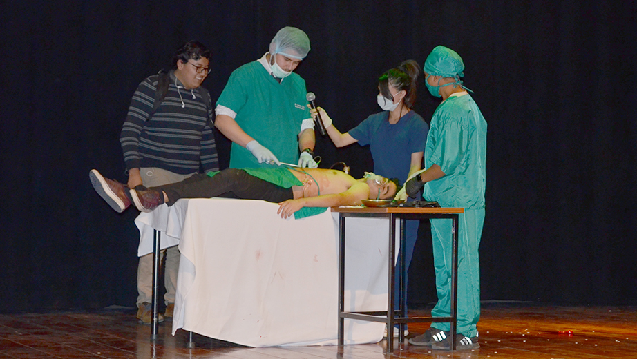 Dramatización del grupo ganador Frankenstein