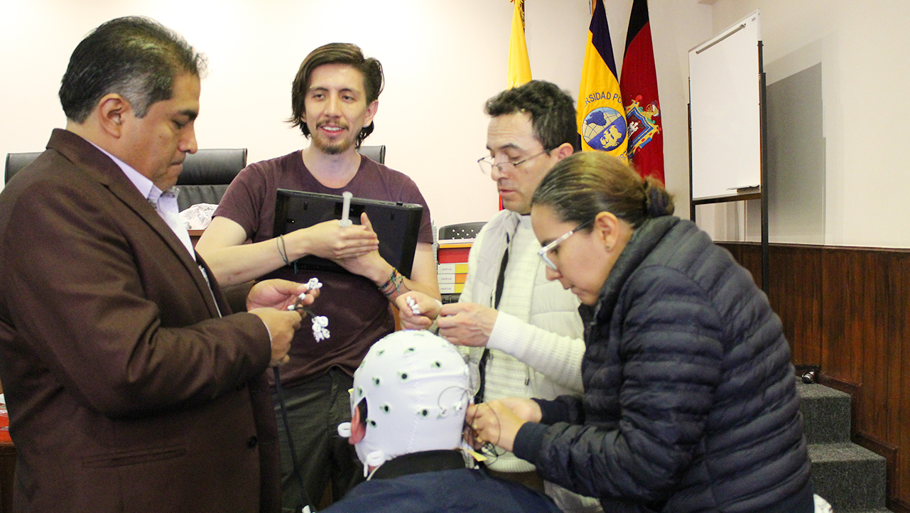 Aplicación de la técnica electroencefalografía (EEG) para el registro de actividad neuronal