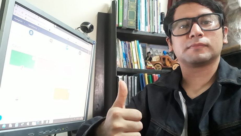 Estudiante de la sede Guayaquil en el inicio de sus clases virtuales