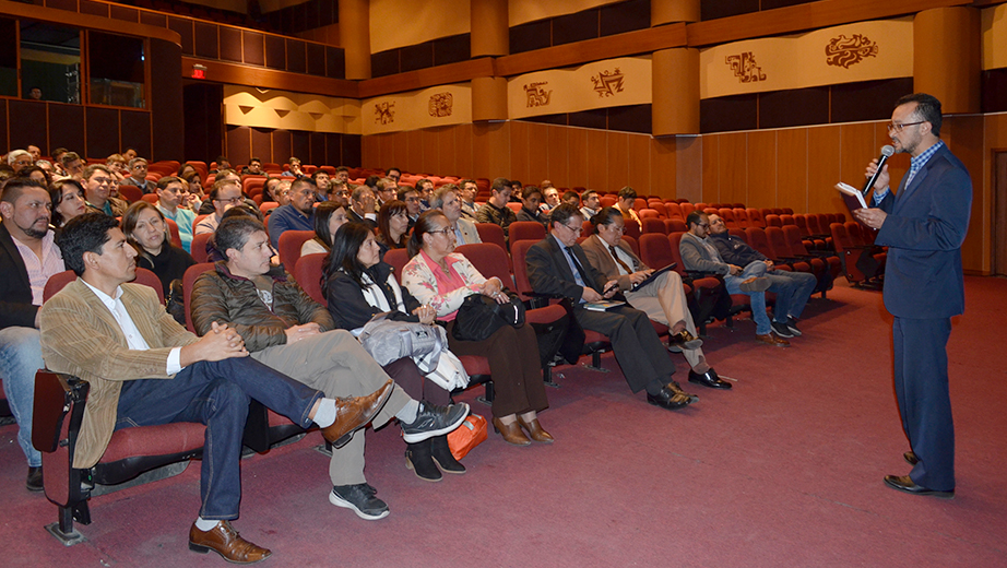 Fernando Pesántez during his talk