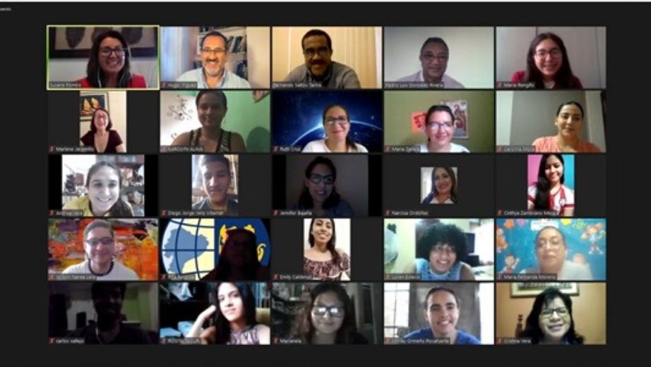 : Estudiantes y docentes que participaron de la conferencia