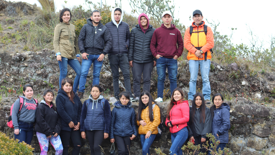Estudiantes de la Educación Inicial y Básica el Complejo Arqueológico de Huasipamba.