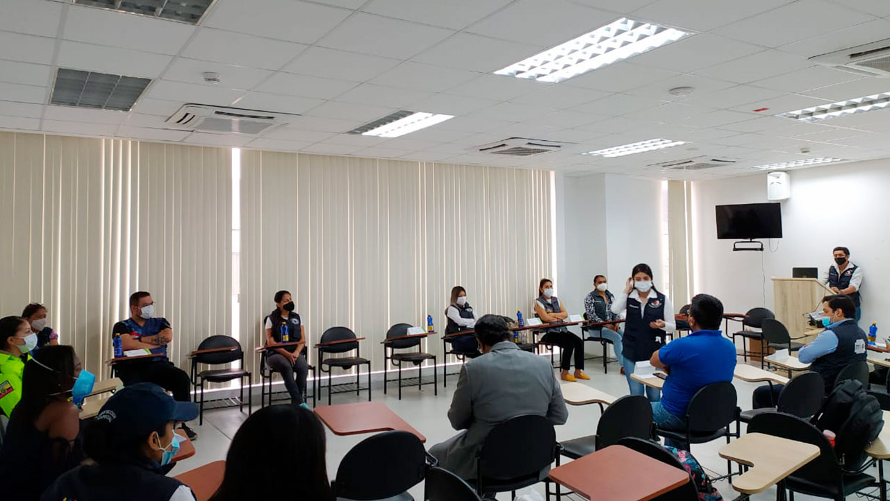 Delegados del MIES, MSP, PP.NN., dirigentes barriales del norte de Guayaquil y representantes de la UPS