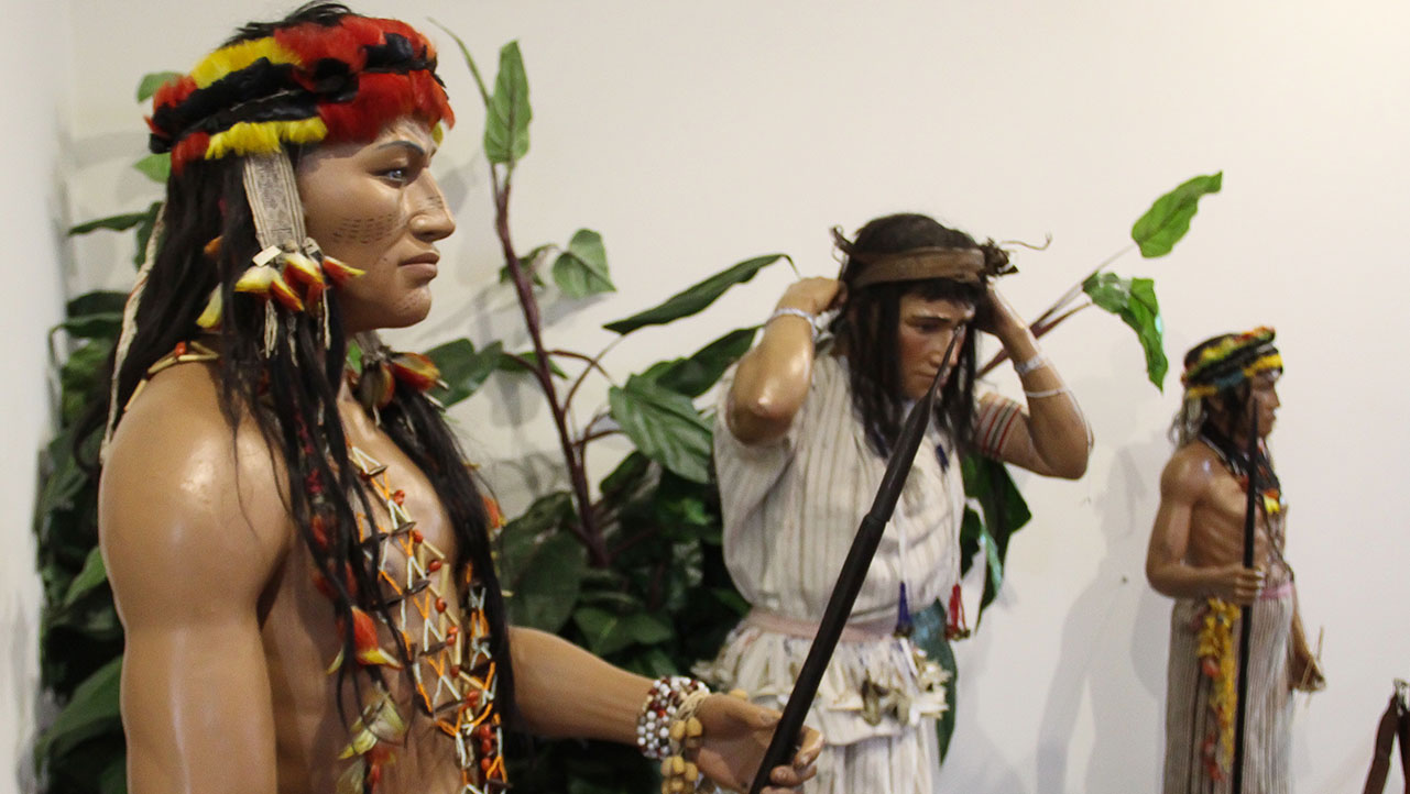 RRepresenation of a Shuar family in the Abya Yala museum