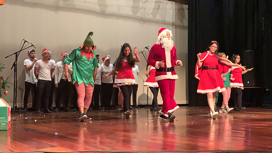 Estudiantes durante su presentación en el 