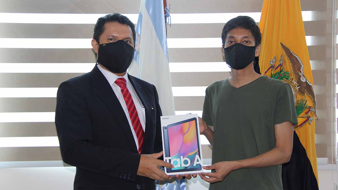 Elías Reyes, ganador del segundo lugar