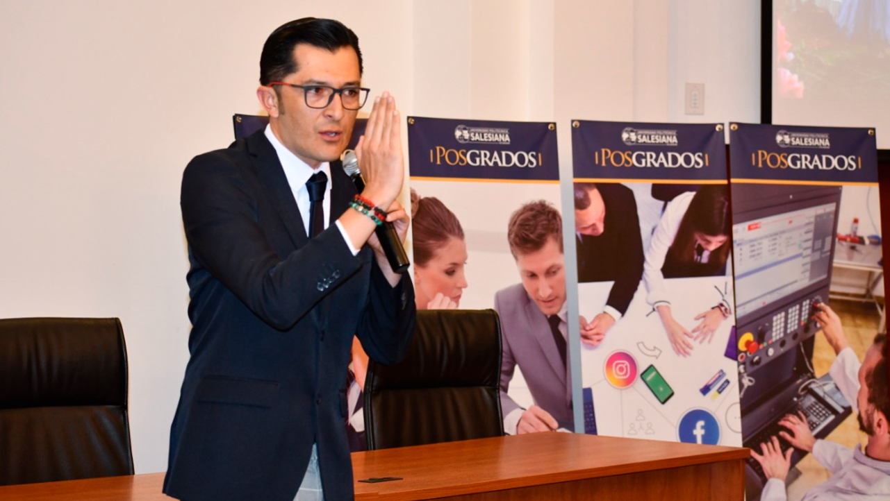 Juan Pablo Madero, Marketing Manager of Honda Ecuador, during his talk