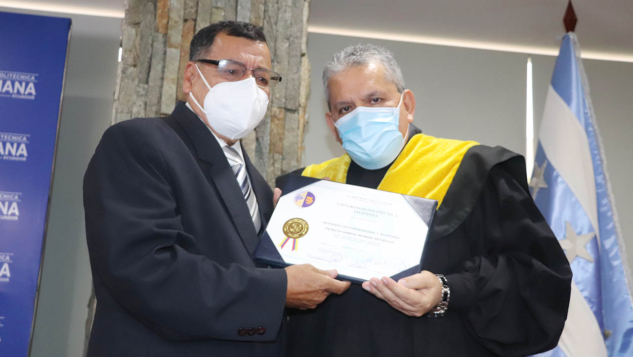 Nelson Reinoso receives his son's degree