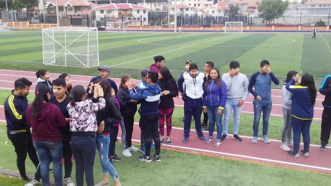 Entrega de certificados a los participantes del seminario: Introducción a la Educación y Actividad Física desde una perspectiva inclusiva
