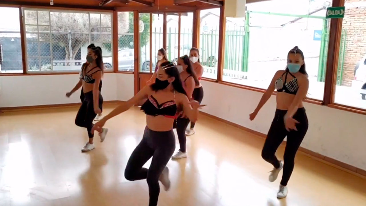 Presentación del grupo Bailes de Salón de la Pontificia Universidad Católica del Ecuador
