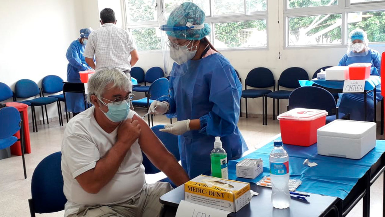 Proceso de vacunación en las instalaciones del campus Centenario de la sede Guayaquil