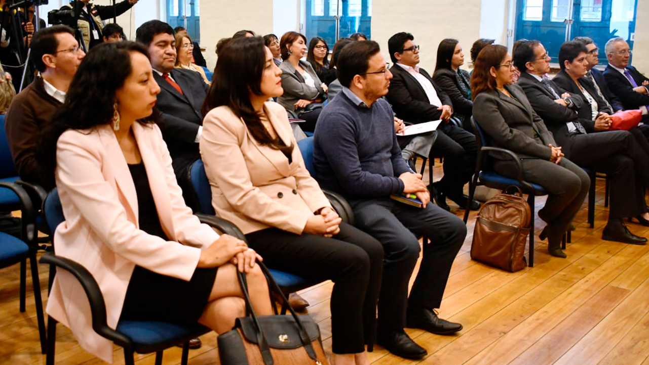 Asistentes a la firma del convenio