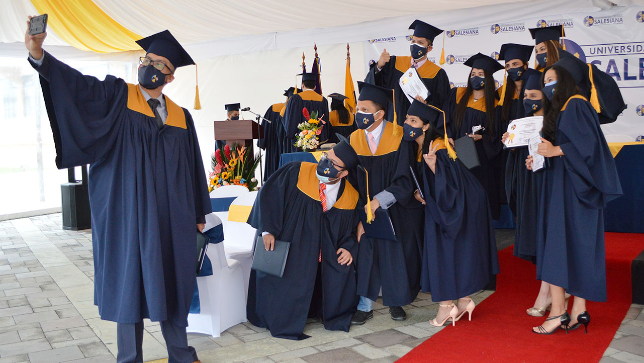 Graduados de la primera cohorte de la Maestría en Administración de Empresas de la UPS - Quito