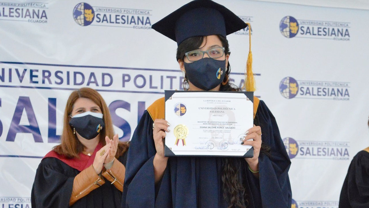 Entrega de títulos a los graduados de la Maestría en Administración de Empresas