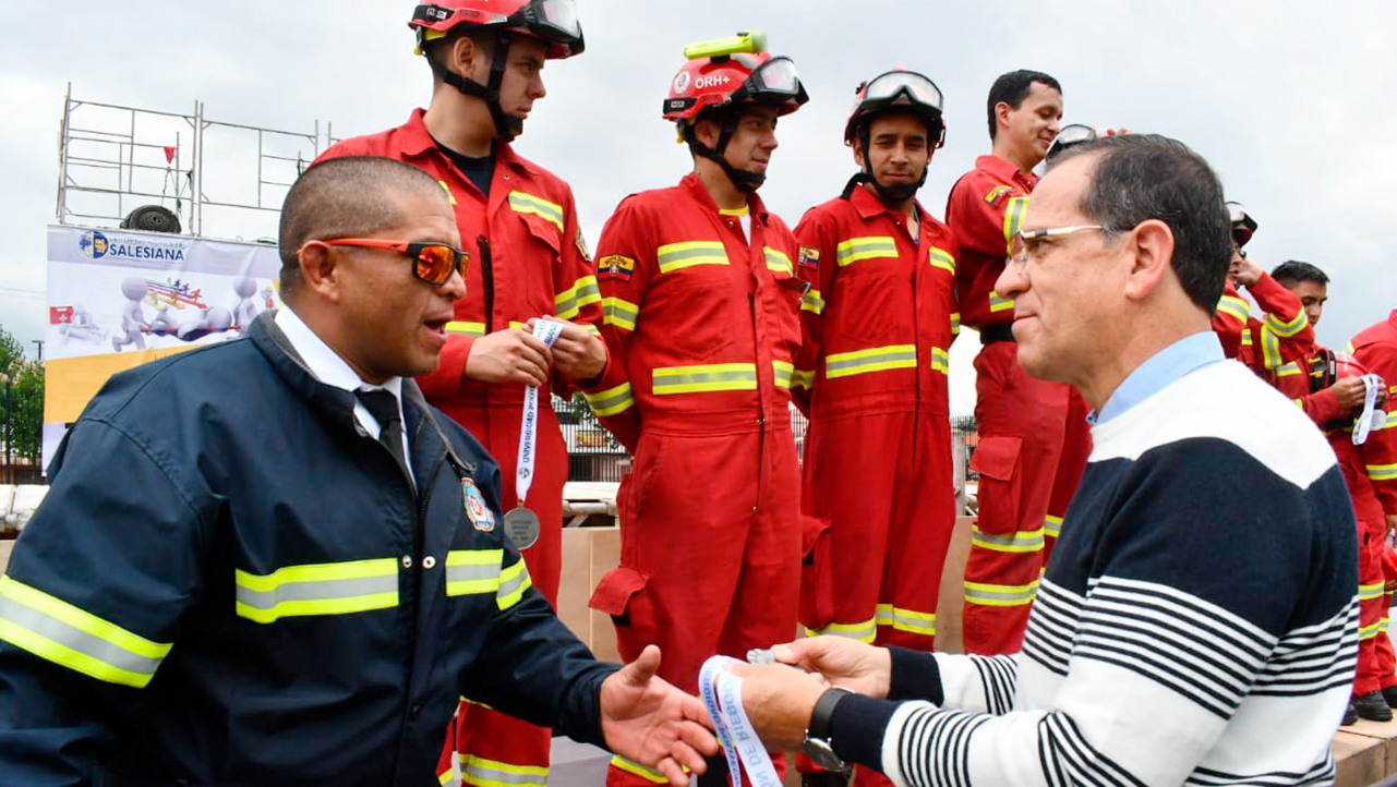 Reconocimiento al Benemérito Cuerpo de Bomberos Voluntarios de Cuenca