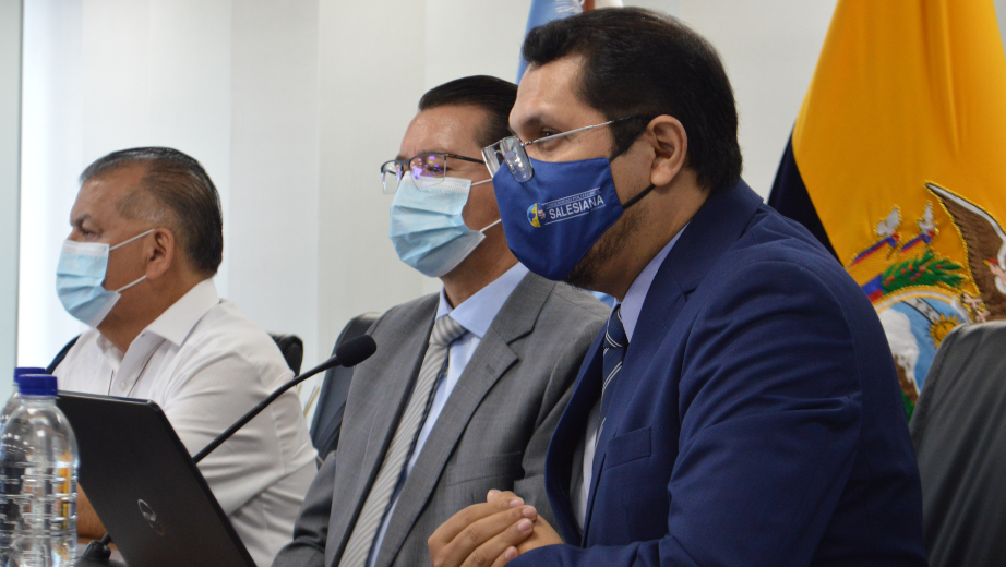 PhD. Raúl Álvarez, Vicerrector de Sede, durante su informe al Inspector.