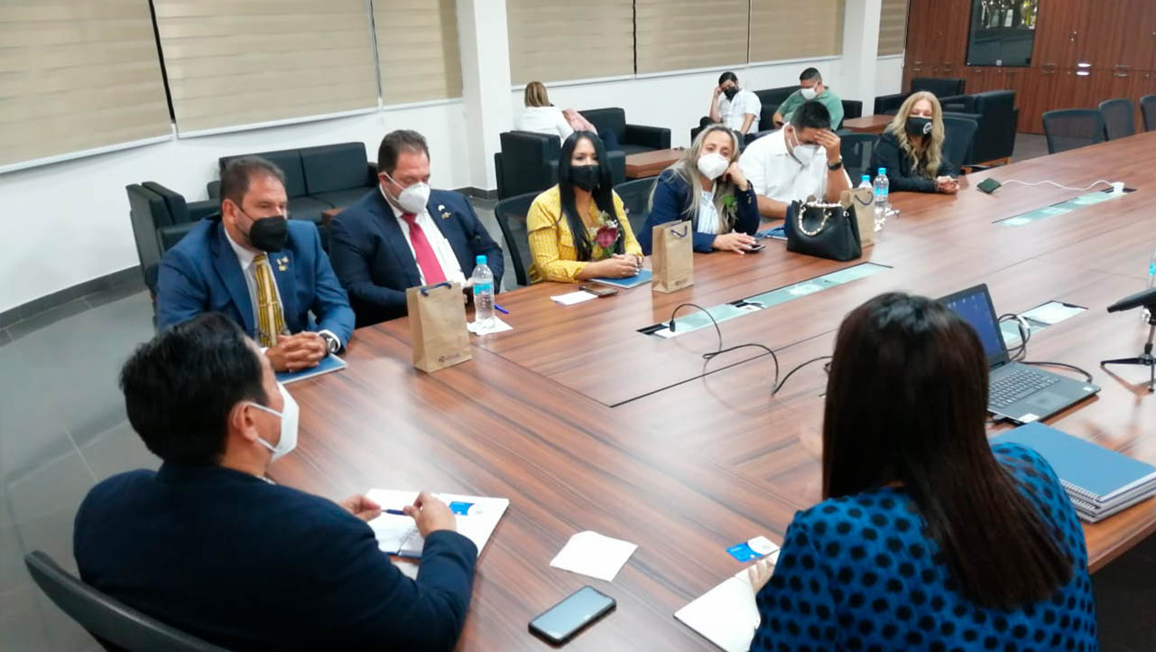 Reunión mantenida con los representantes de la Universidad San Ignacio de Miami (SIU)