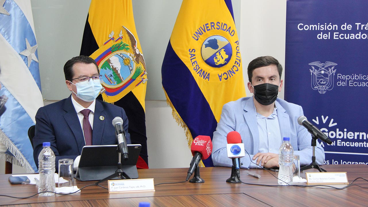 (De izq.) P. Juan Cárdenas, Rector de la UPS y Carlos Balarezo, Director Ejecutivo de la CTE