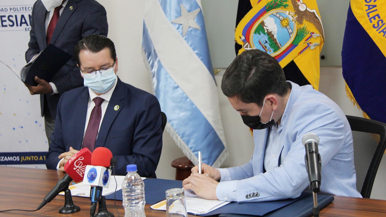 Carlos Balarezo, durante la firma del convenio macro con la UPS