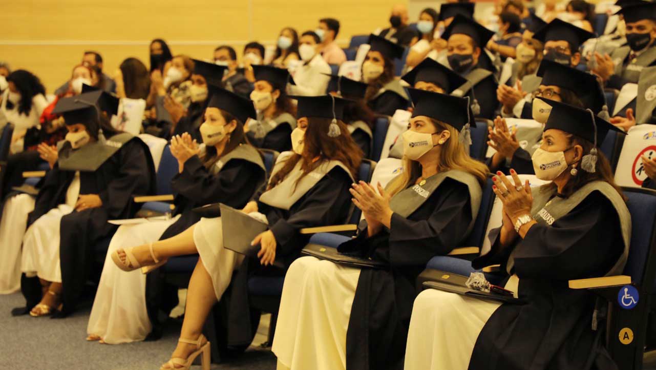 Graduados de Posgrados reciben su título de cuarto nivel