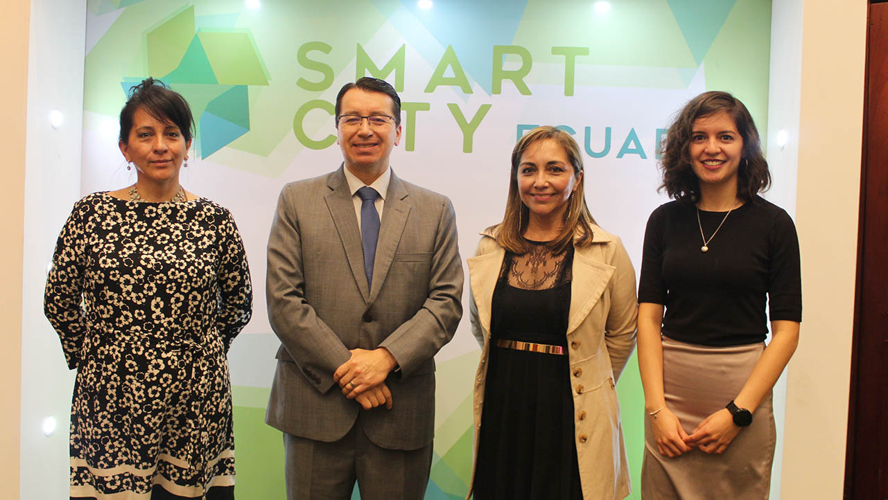 UPS research group presented its research at the Smart Cities Ecuador  Congress- UPS
