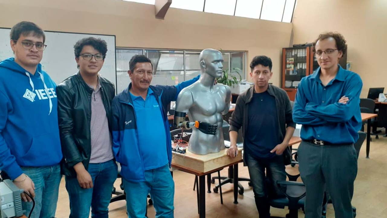 Proyectos de titulación desarrollados por estudiantes de Mecatrónica