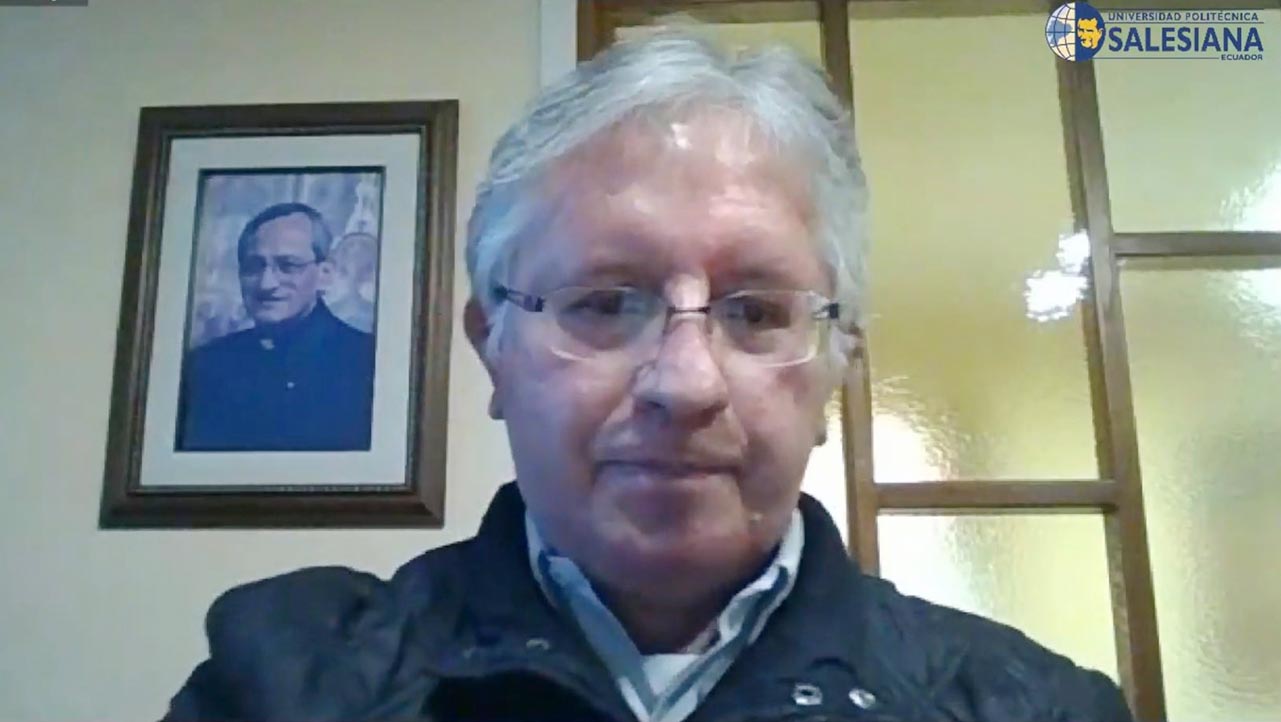 P. Marcelo Farfán realiza los comentarios del libro