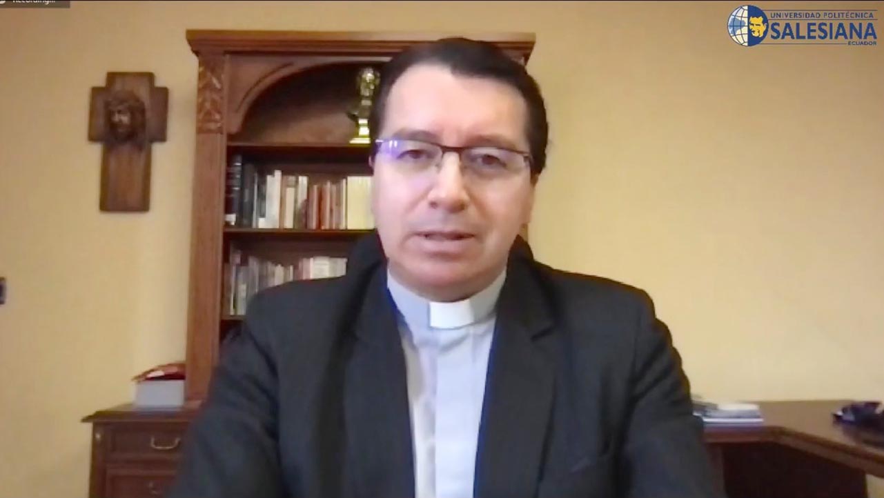 P. Juan Cárdenas durante la bienvenida a todos los asistentes