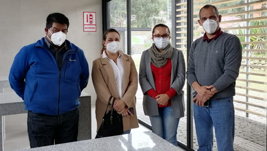 Docentes de la carrera de Ingeniería Ambiental. Primero de la derecha el Dr. Tony Viloria, Director de la Carrera.