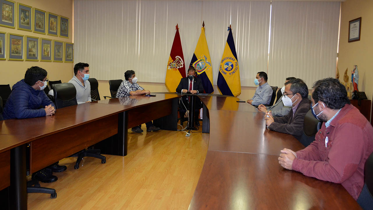 Reunión mantenida durante la firma del convenio entre la UPS y CIMA