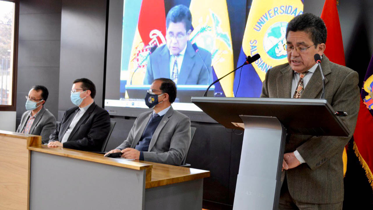 Durante su intervención, Jorge Altamirano indica el proceso de edición de la 8va edición de la revista Juventud y Ciencia Solidaria