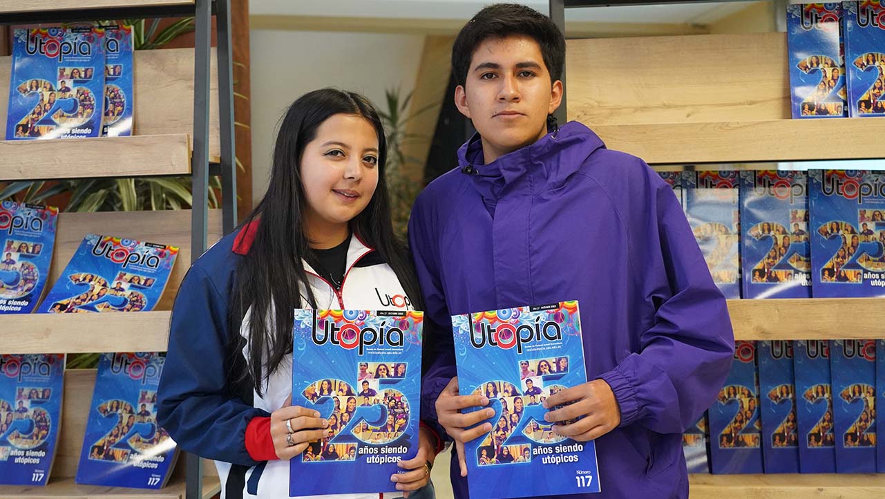 Estudiantes que conforman la Revista UTOPÍA