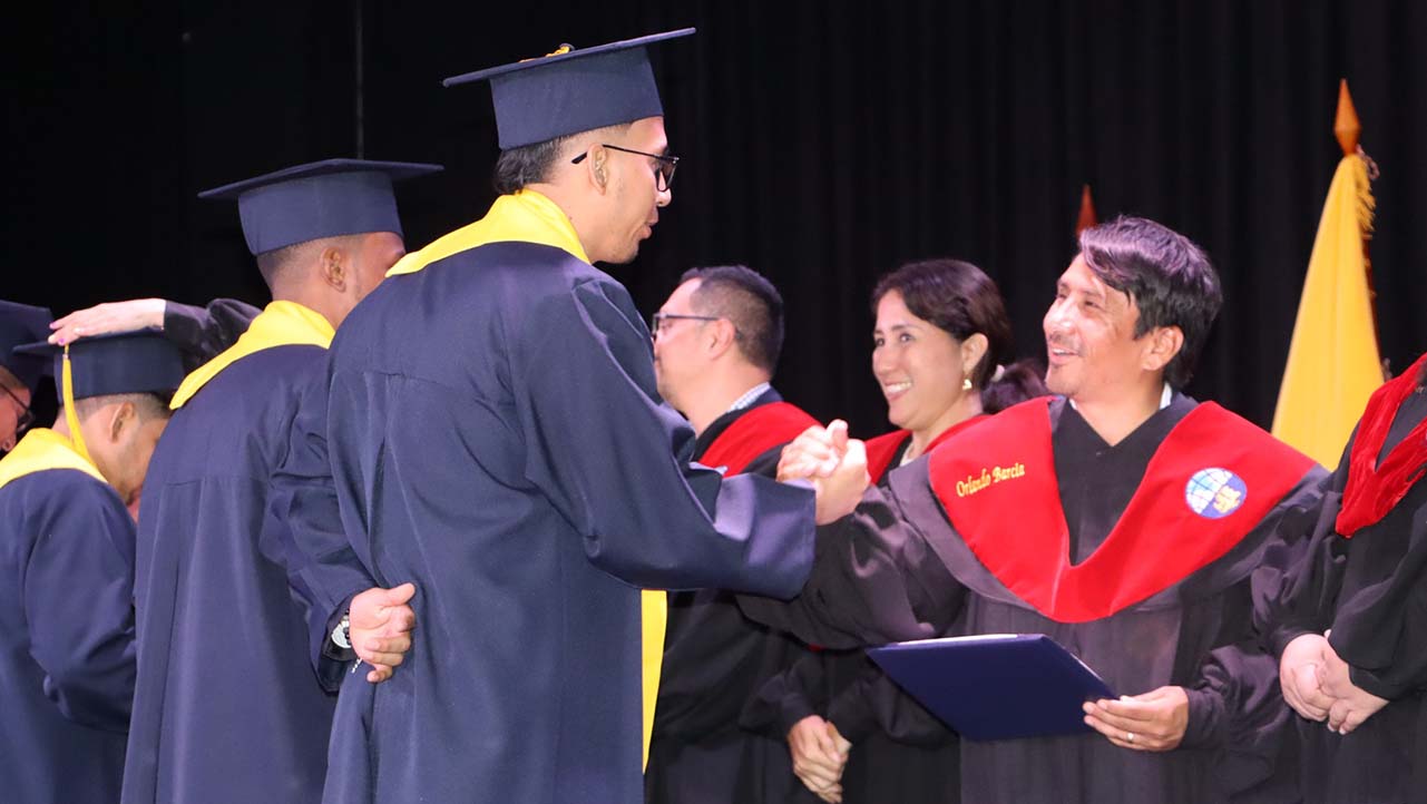 Graduados salesianos que recibieron su título de tercer nivel